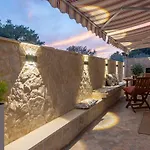 Roko - Luxury 60m From Beach! *