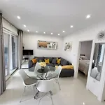 Roko - Luxury 60m From Beach! *