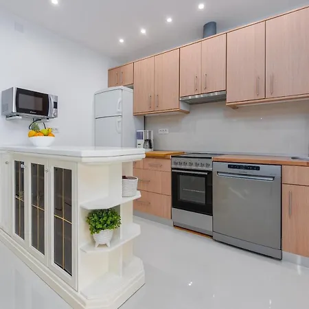 Roko - Luxury 60m From Beach! Willa