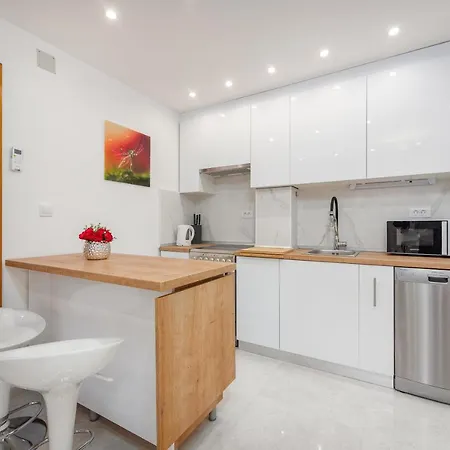 Roko - Luxury 60m From Beach! * Zdrelac