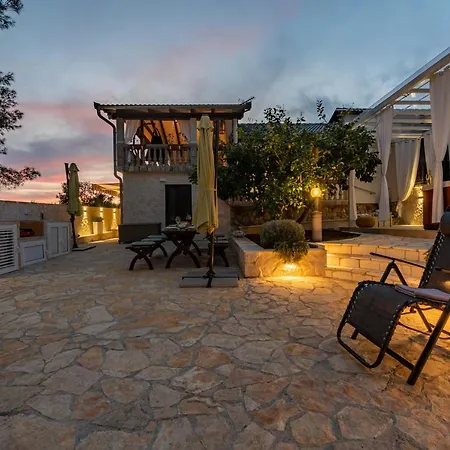 Roko - Luxury 60m From Beach! Willa