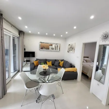 Roko - Luxury 60m From Beach! *