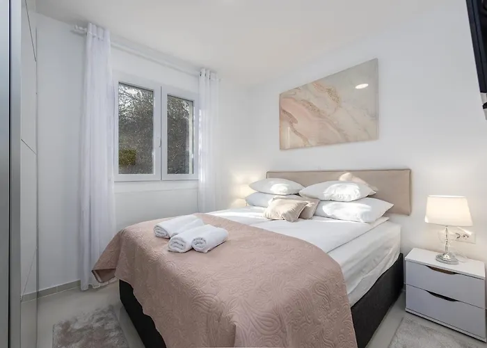 Roko - Luxury 60m From Beach! Vila