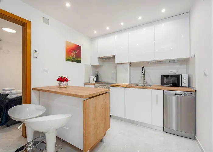 Roko - Luxury 60m From Beach! * Zdrelac