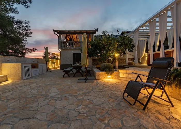 Roko - Luxury 60m From Beach! Vila