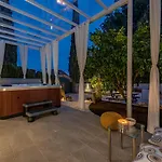 Roko - Luxury 60m From Beach! *