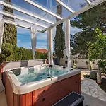 Roko - Luxury 60m From Beach! Zdrelac