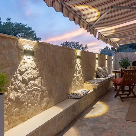 Roko - Luxury 60m From Beach! *