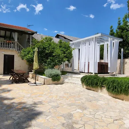 Roko - Luxury 60m From Beach! *