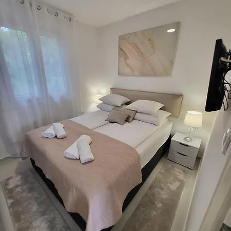 Roko - Luxury 60m From Beach! * Ždrelac