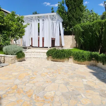 Roko - Luxury 60m From Beach!