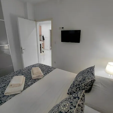 Roko - Luxury 60m From Beach! *