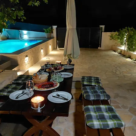 Roko - Luxury 60m From Beach! *