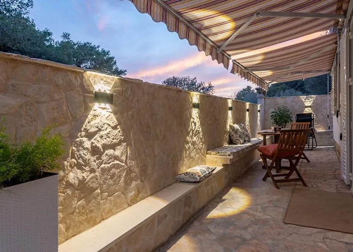 Roko - Luxury 60m From Beach! *