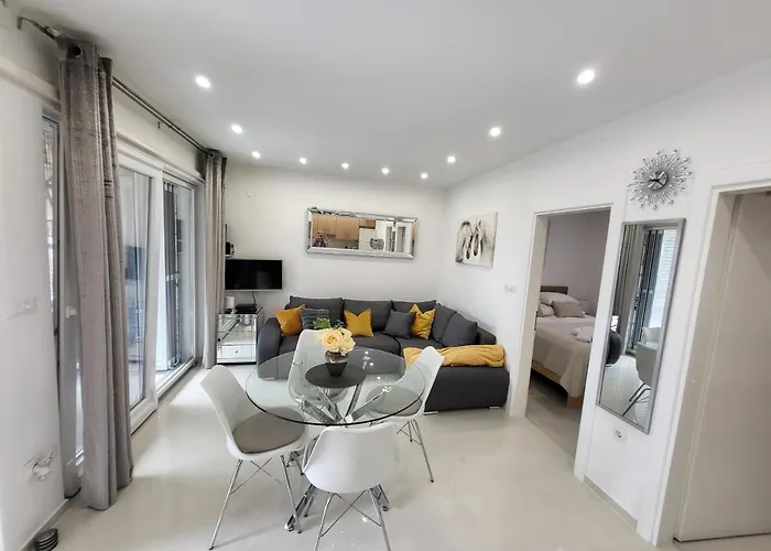 Roko - Luxury 60m From Beach! *