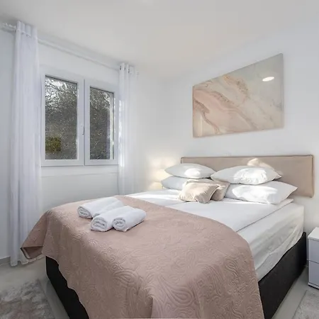 Roko - Luxury 60m From Beach! Villa