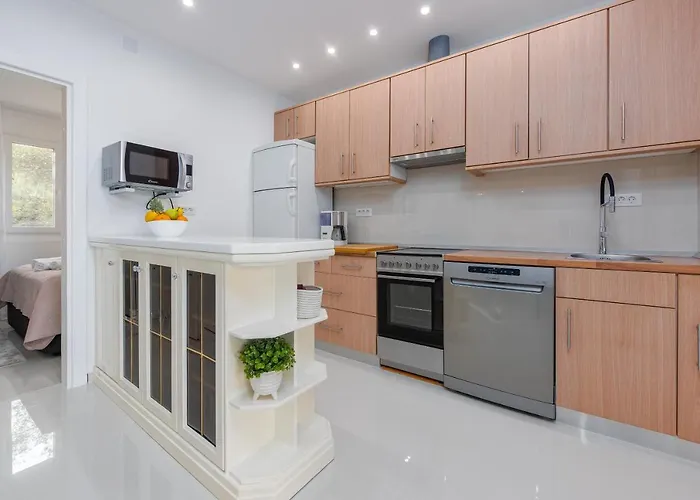 Roko - Luxury 60m From Beach! فيلة