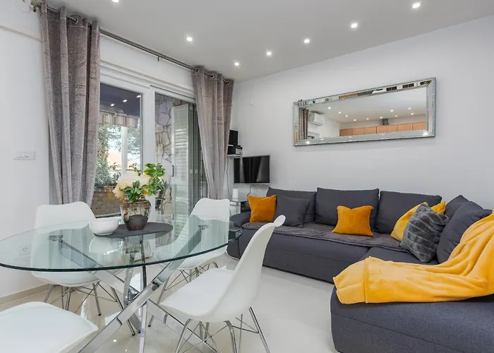 Roko - Luxury 60m From Beach! فيلة