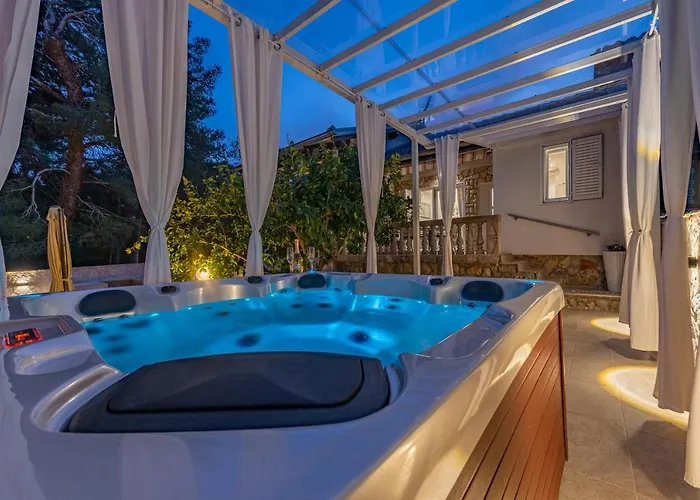 Roko - Luxury 60m From Beach!